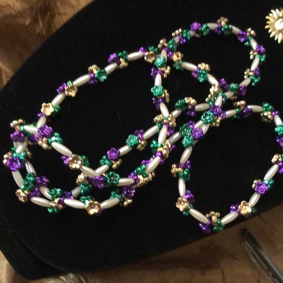 🌻 3/$15 Mardi Gras Necklace & Earrings #4 - Picture 4 of 5
